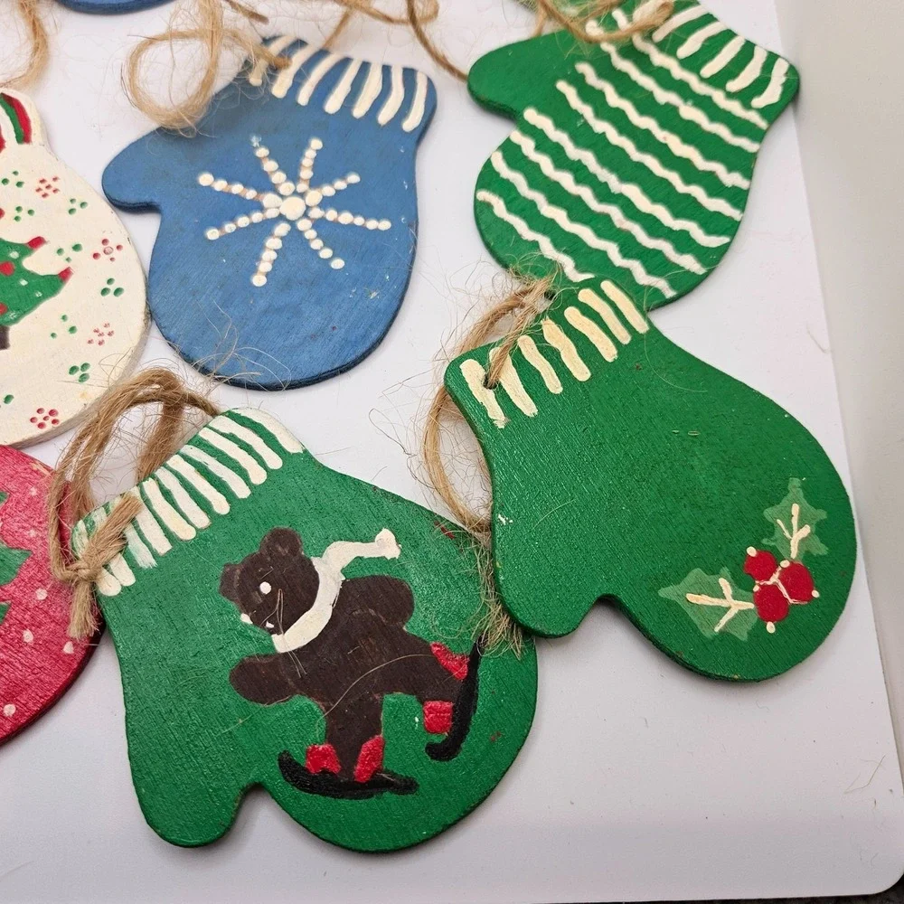 Lot of 12 Vintage Hand-Painted Wooden Mitten Ornaments –‎ Rustic Christmas Decor